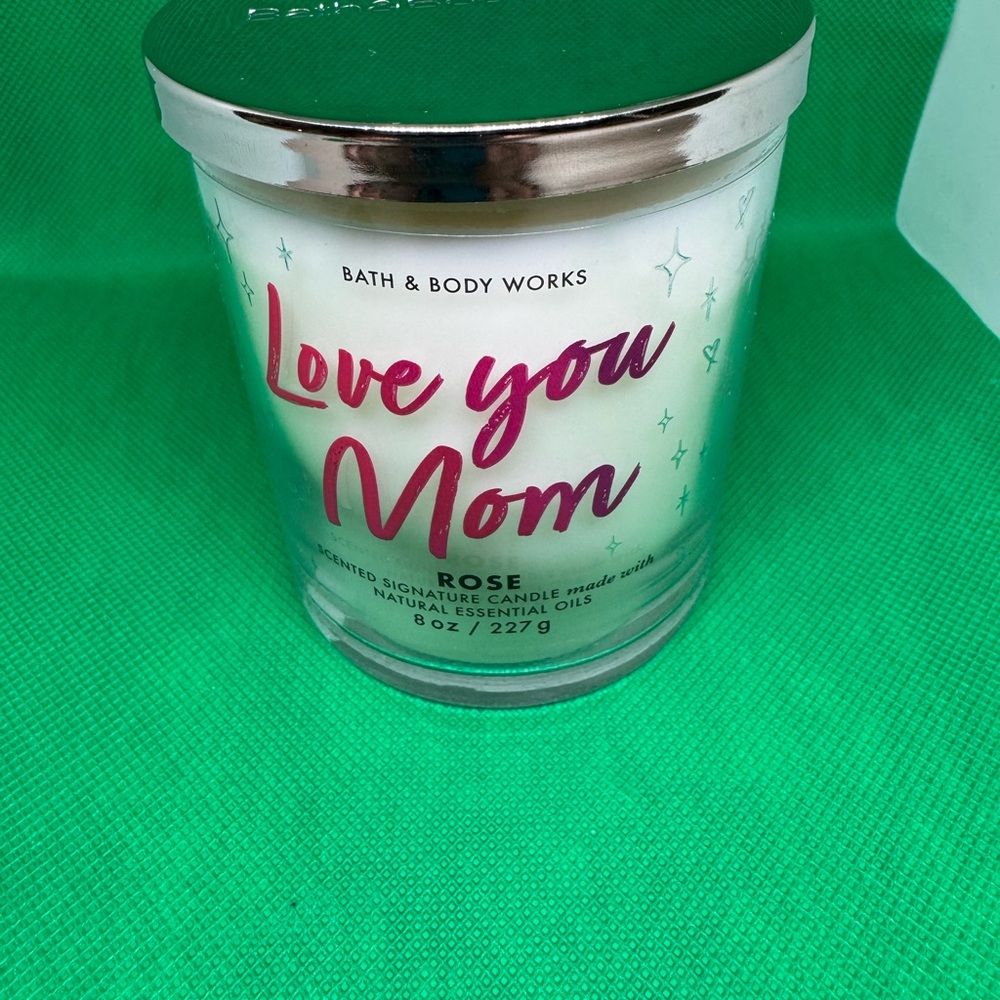 Bath & Body Works Love You Mom Candle - Rose Scented Single Wick New